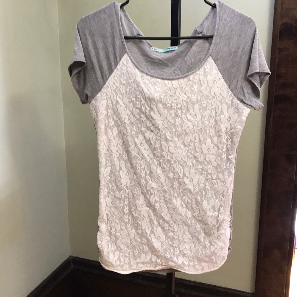 Ladies top with lace front